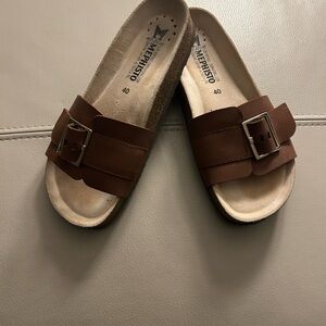 Chestnut Mephisto Mabel slides. Euro size 40.